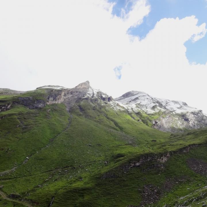 Weisse Bergspitzen am Henglirain